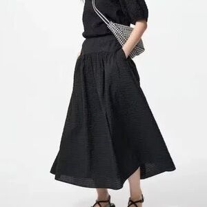 ISO Uniqlo Seersucker Volume Skirt